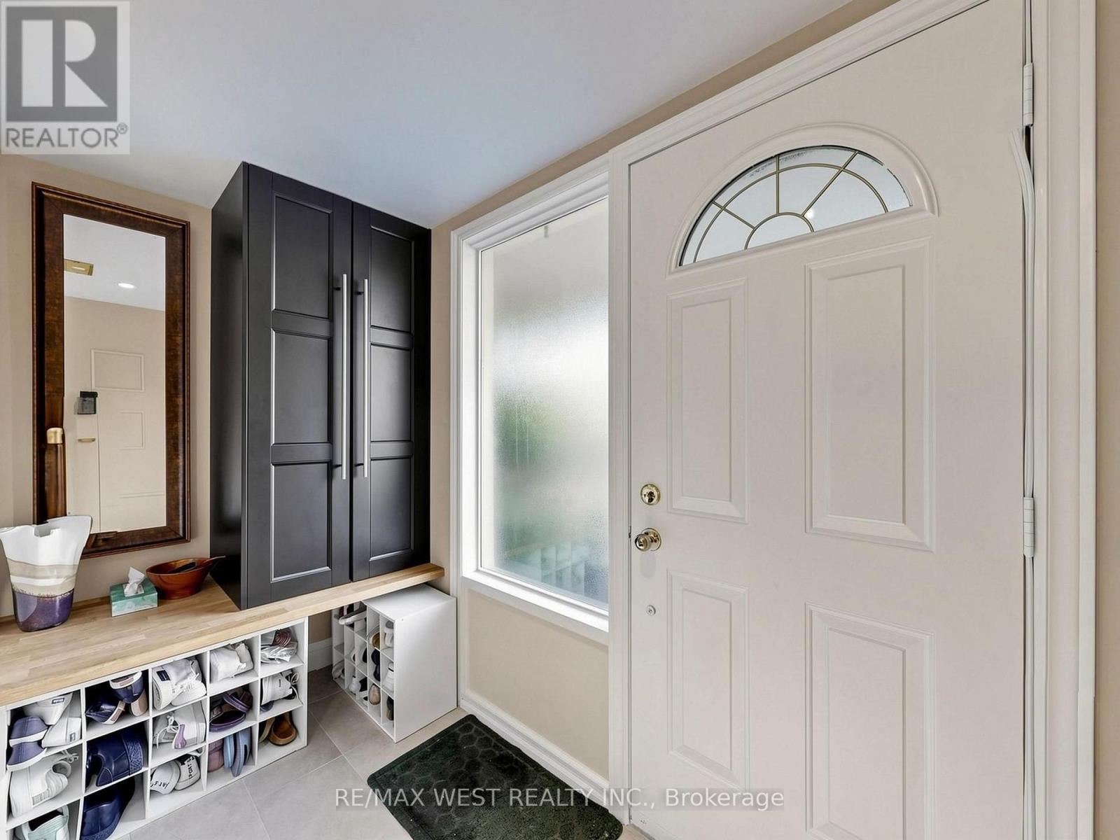 #44 121 POPLAR CRESCENT - 2
