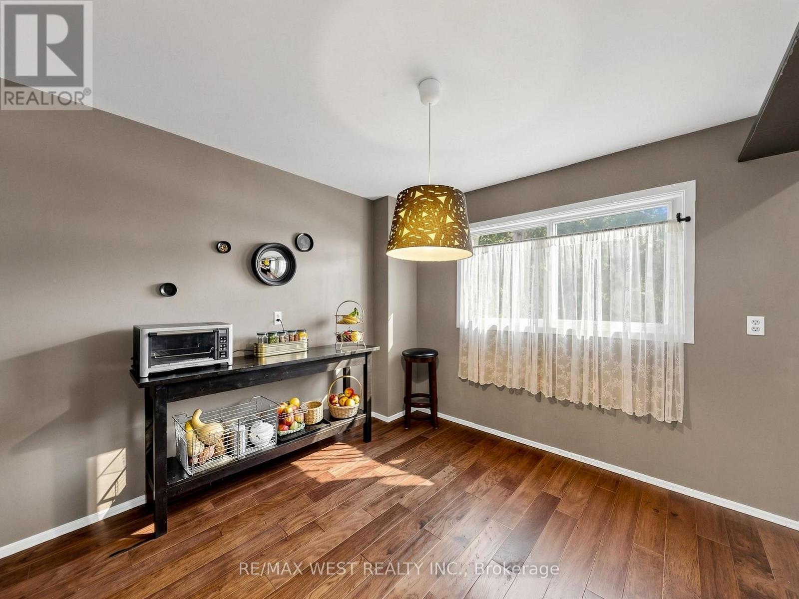 #44 121 POPLAR CRESCENT - Image 27