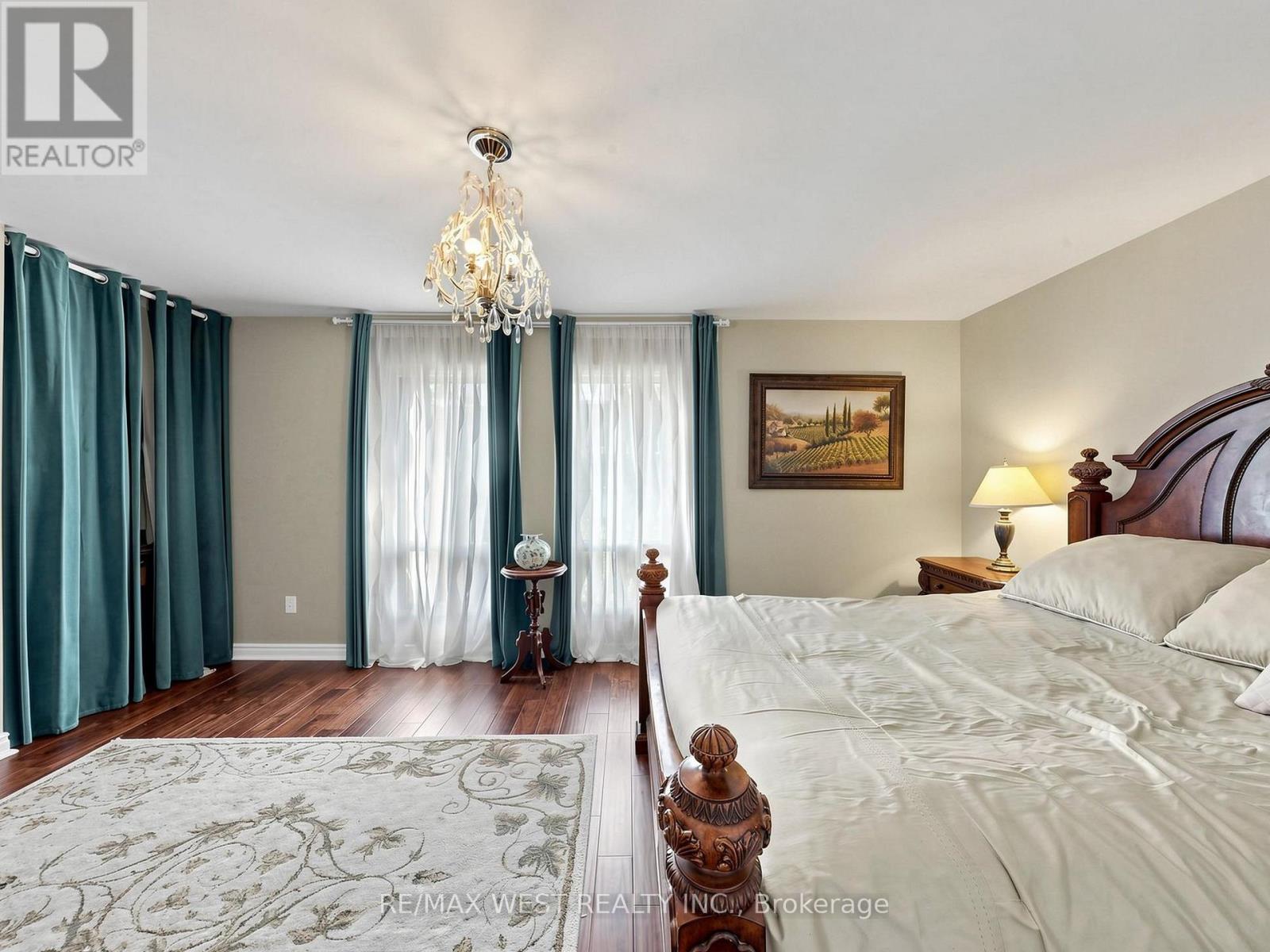 #44 121 POPLAR CRESCENT - Image 34