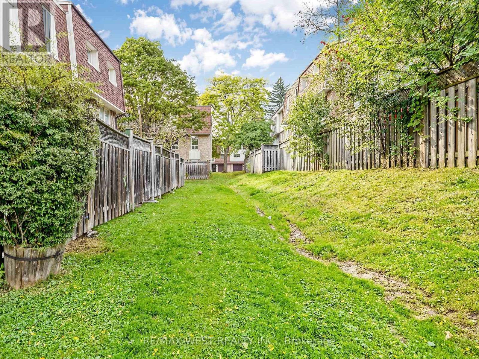 #44 121 POPLAR CRESCENT - 48