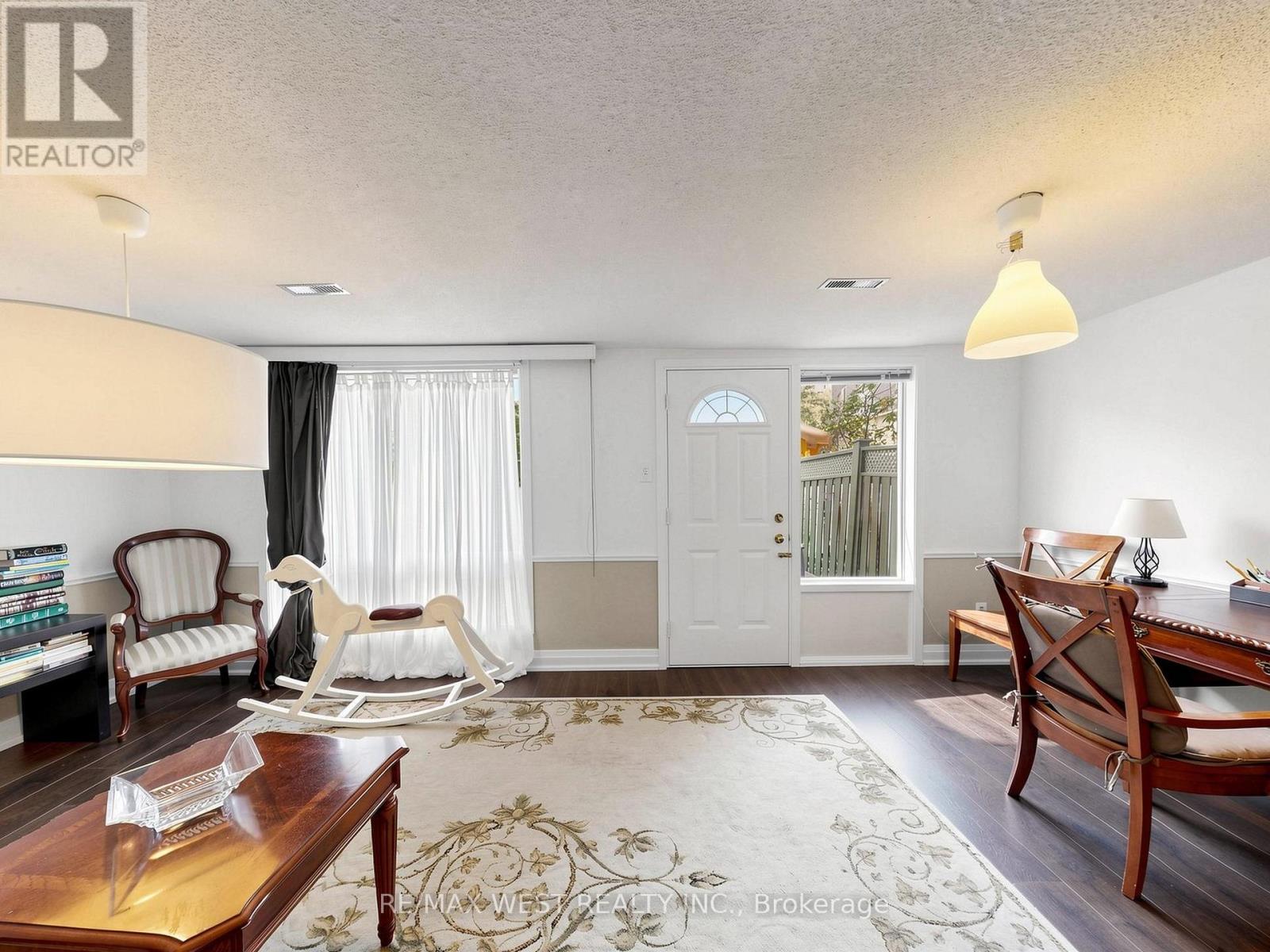 #44 121 POPLAR CRESCENT - Image 7