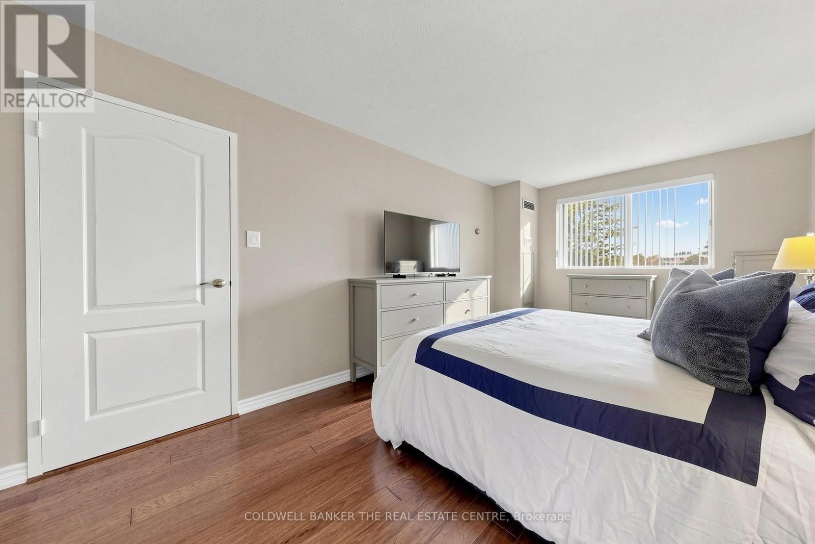 #301 5 WELDRICK ROAD W - 19