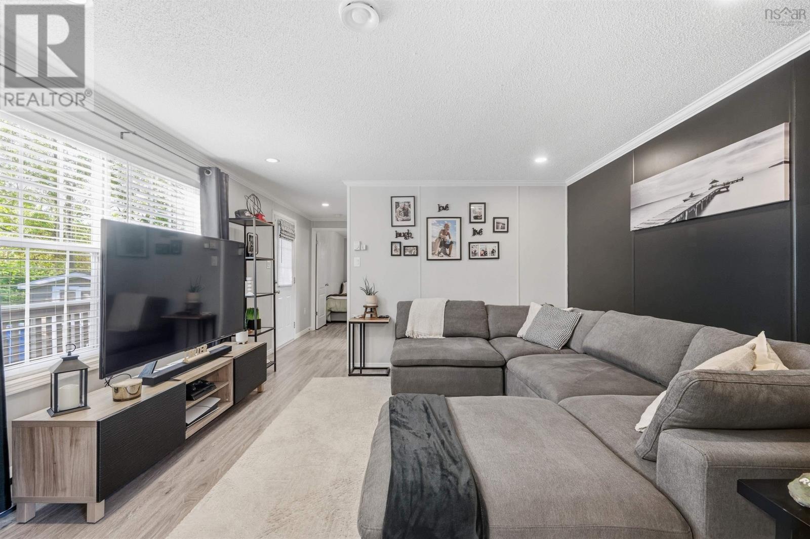2 Alan Street - 9
