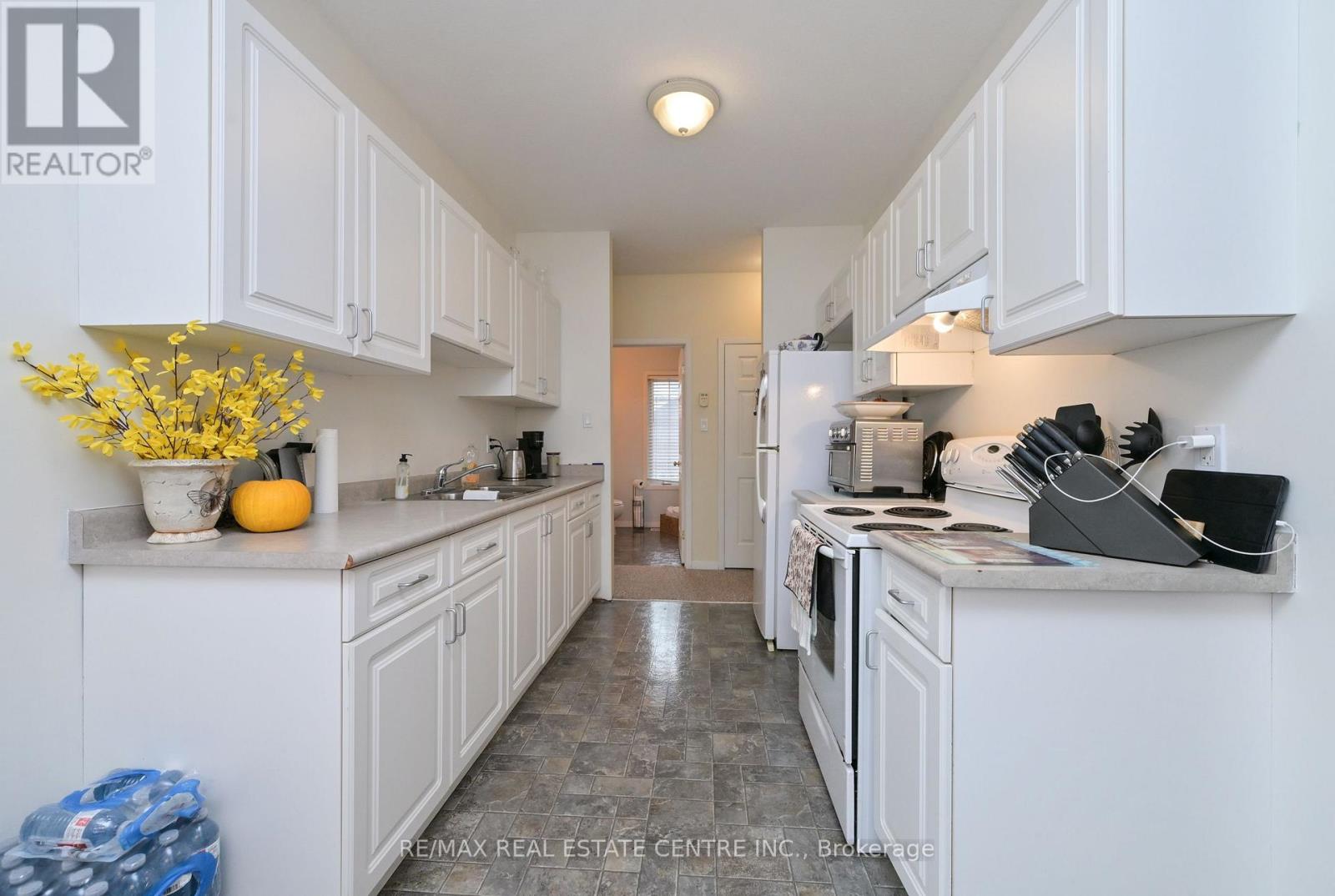 300 A BROADWAY - Image 9