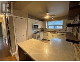 Bathroom - Upper - 2551 Padstow Crescent, Mississauga, ON L5J2G2 Photo 6