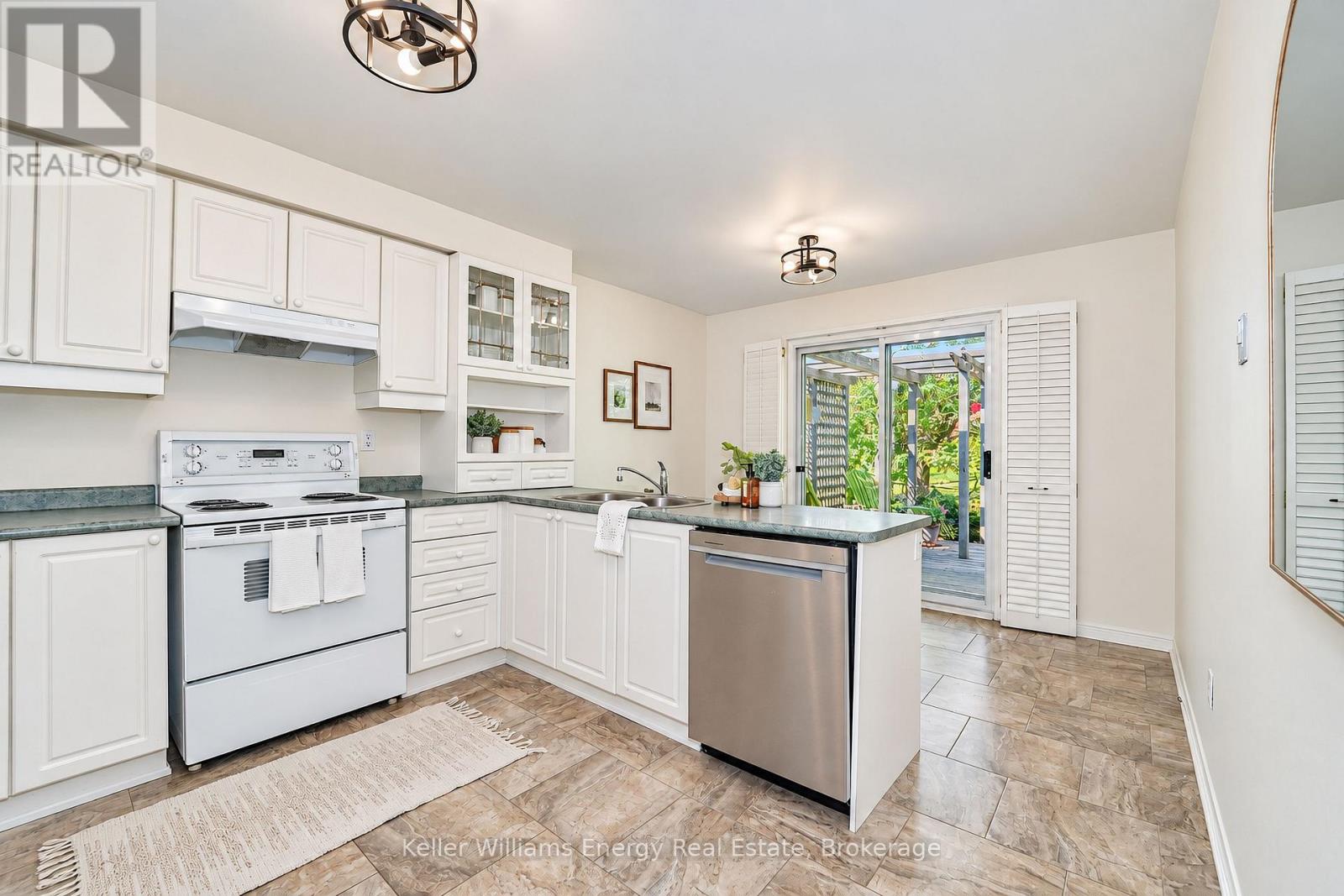 16 AMBER COURT - Image 6