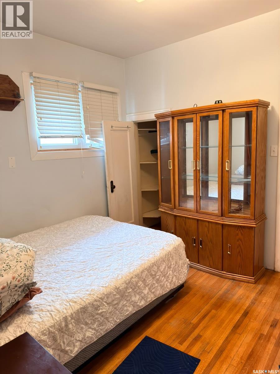 1607 Athol STREET - 4