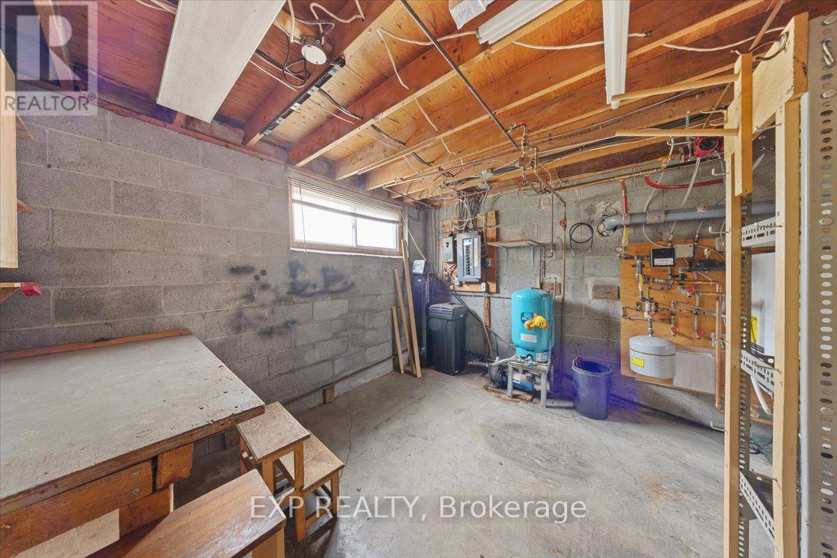 1164 STAGECOACH ROAD - Image 36