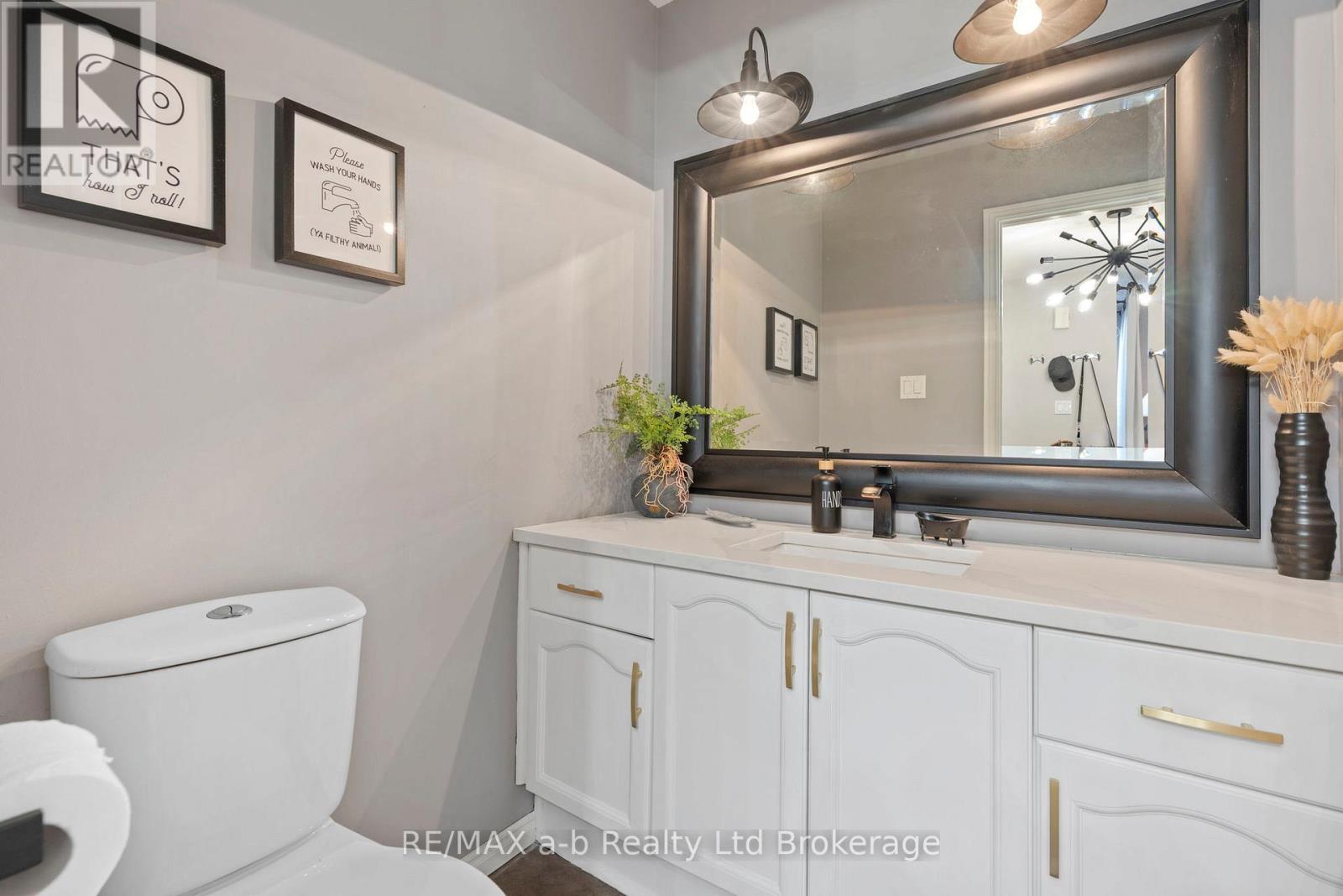 36 KARA LANE - Image 11