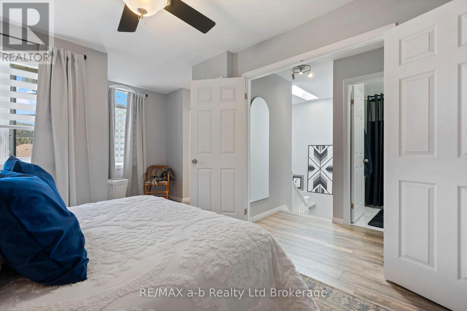 36 KARA LANE - Image 13