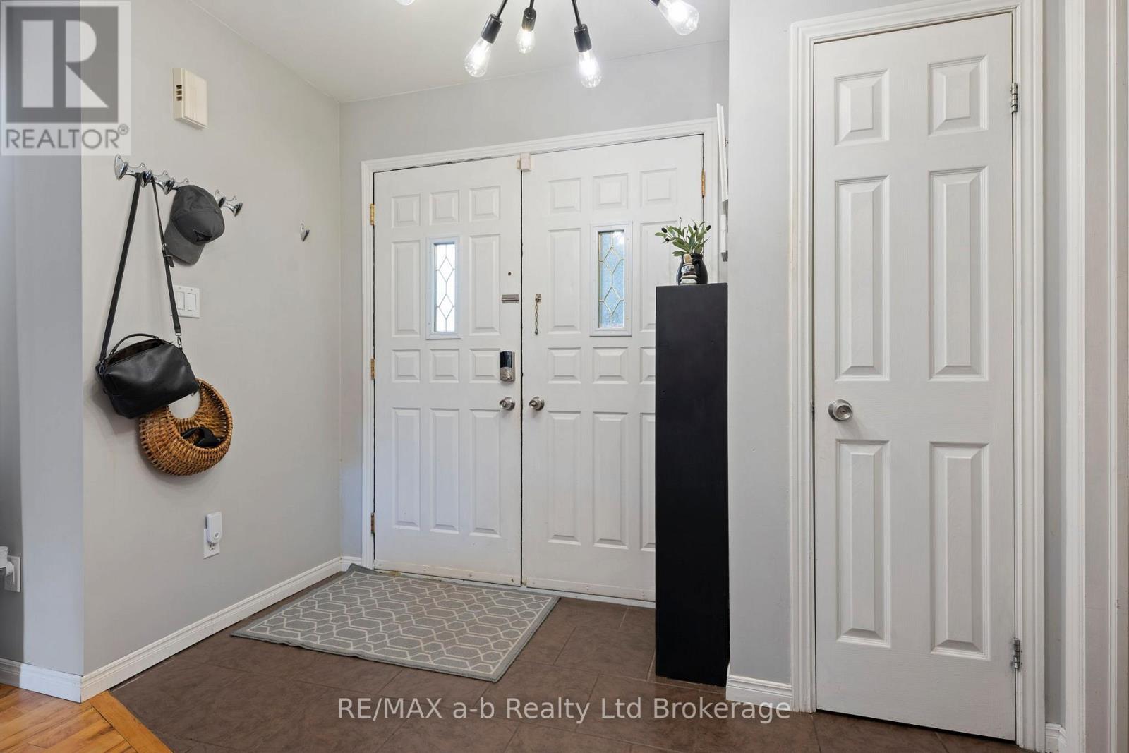 36 KARA LANE - Image 3
