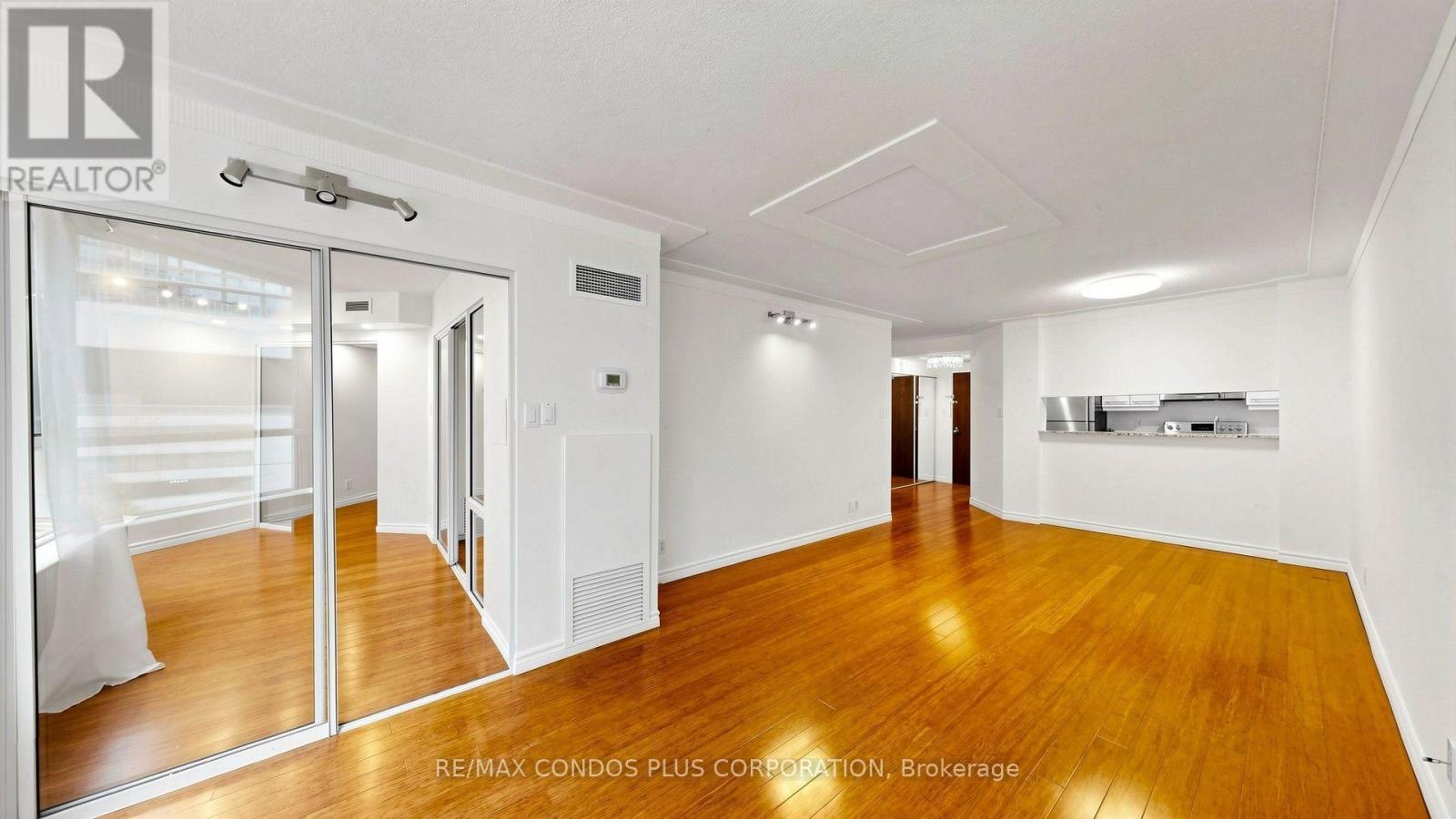 702- 717 Bay Street, Toronto, ON photo 11