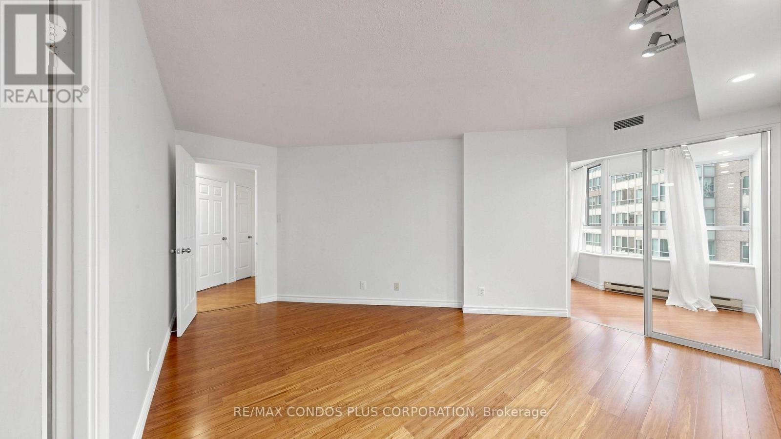 702- 717 Bay Street, Toronto, ON photo 17