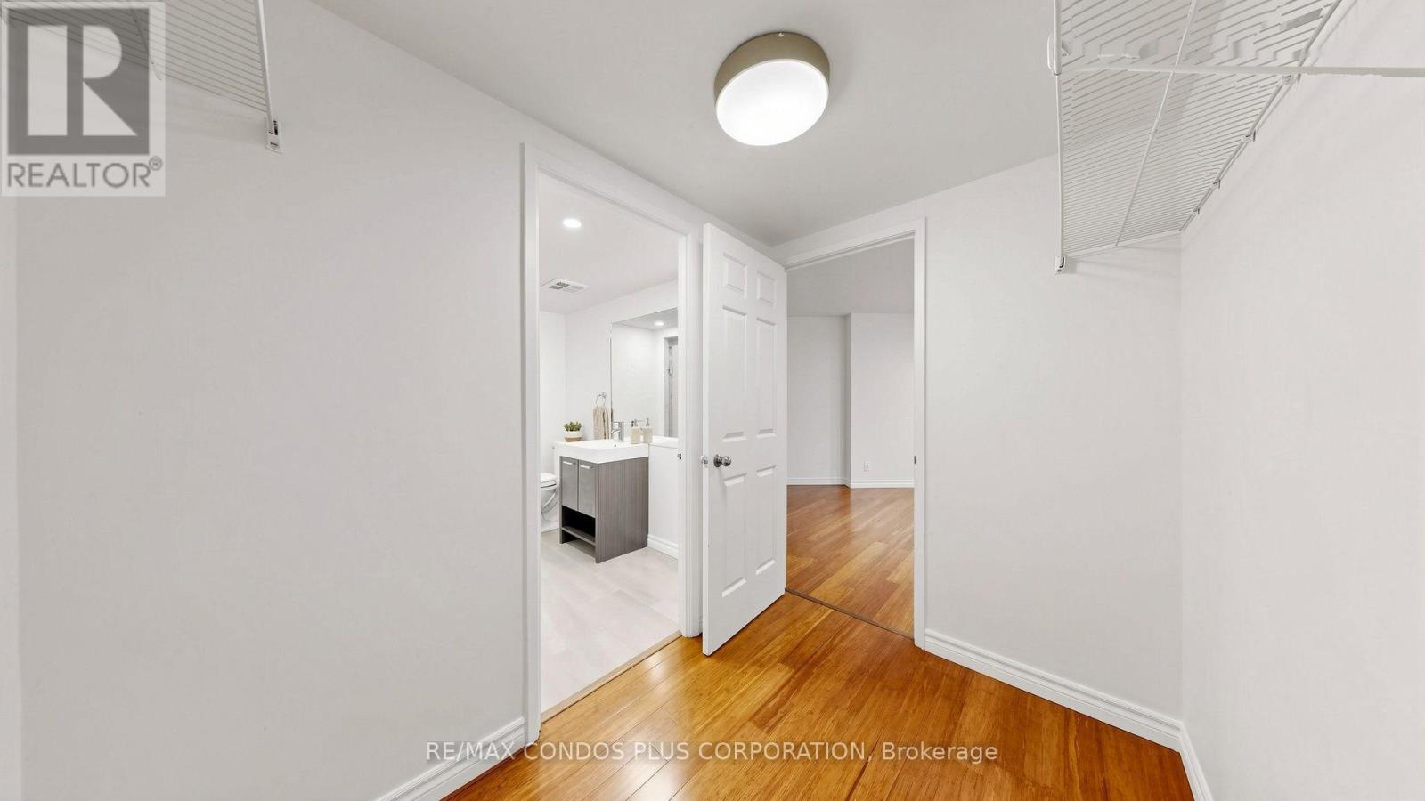 #702 717 BAY STREET - 21