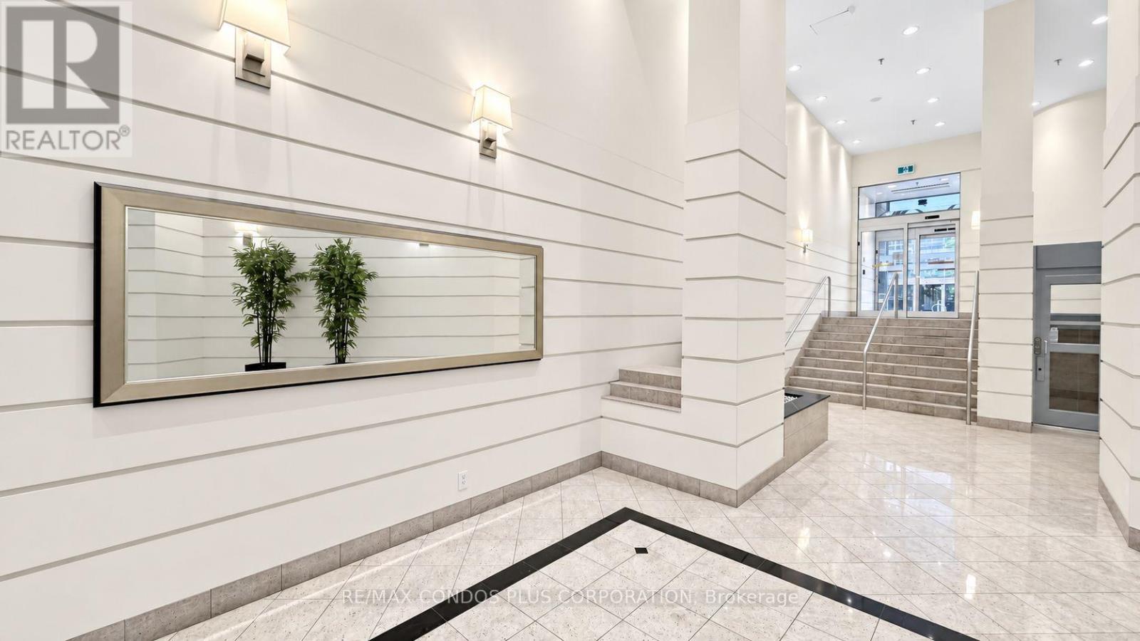 702- 717 Bay Street, Toronto, ON photo 3