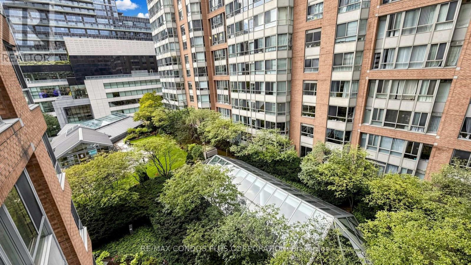#702 717 BAY STREET - 31