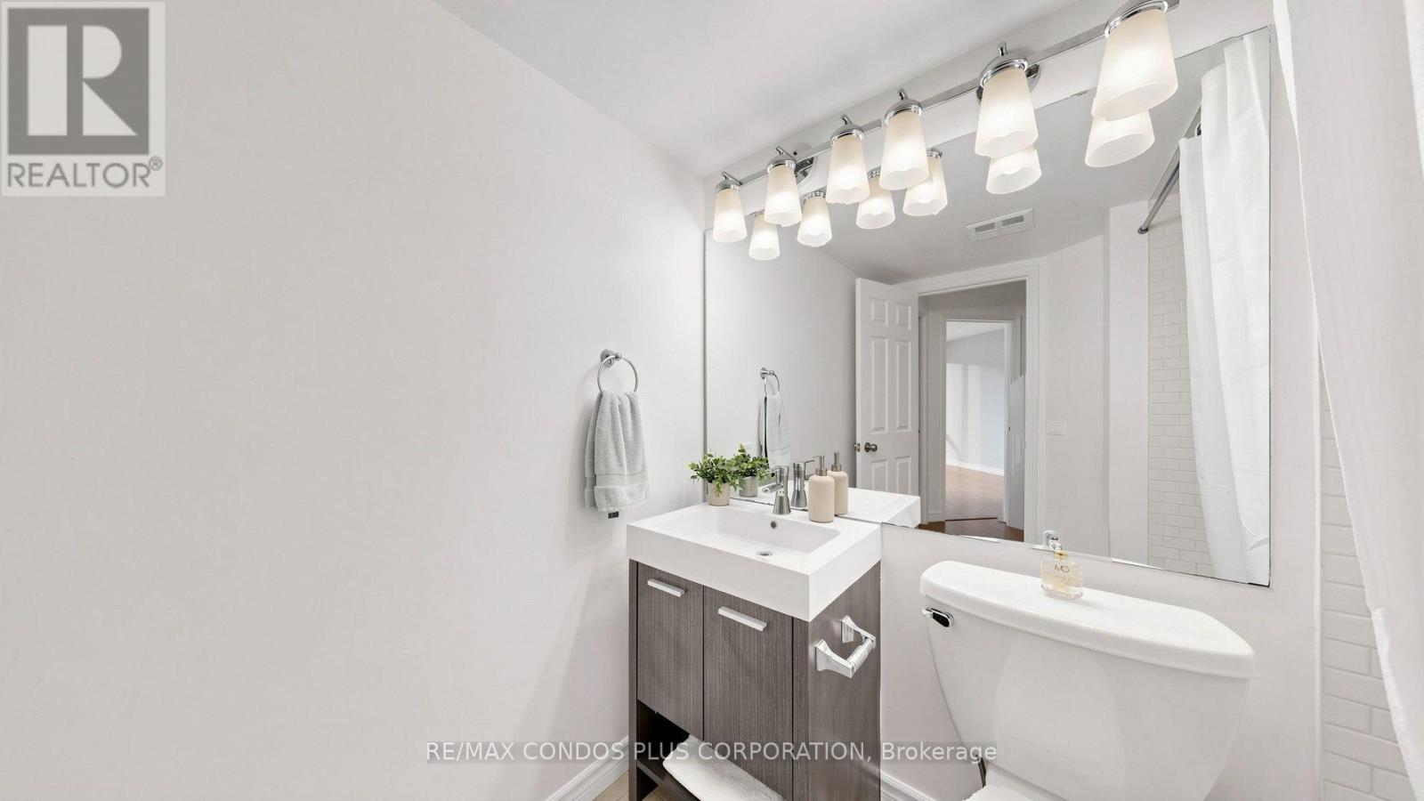702- 717 Bay Street, Toronto, ON photo 32