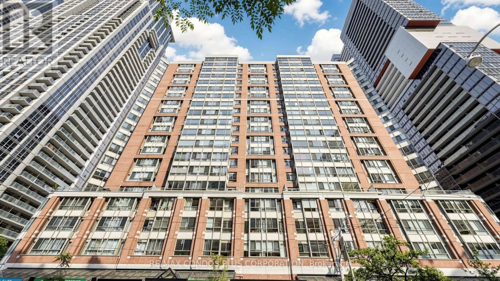 #702 717 BAY STREET - 37