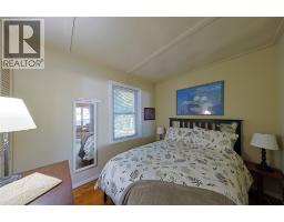 9906 Lake Road, Lambton Shores, ON N0N1J1 Photo 13