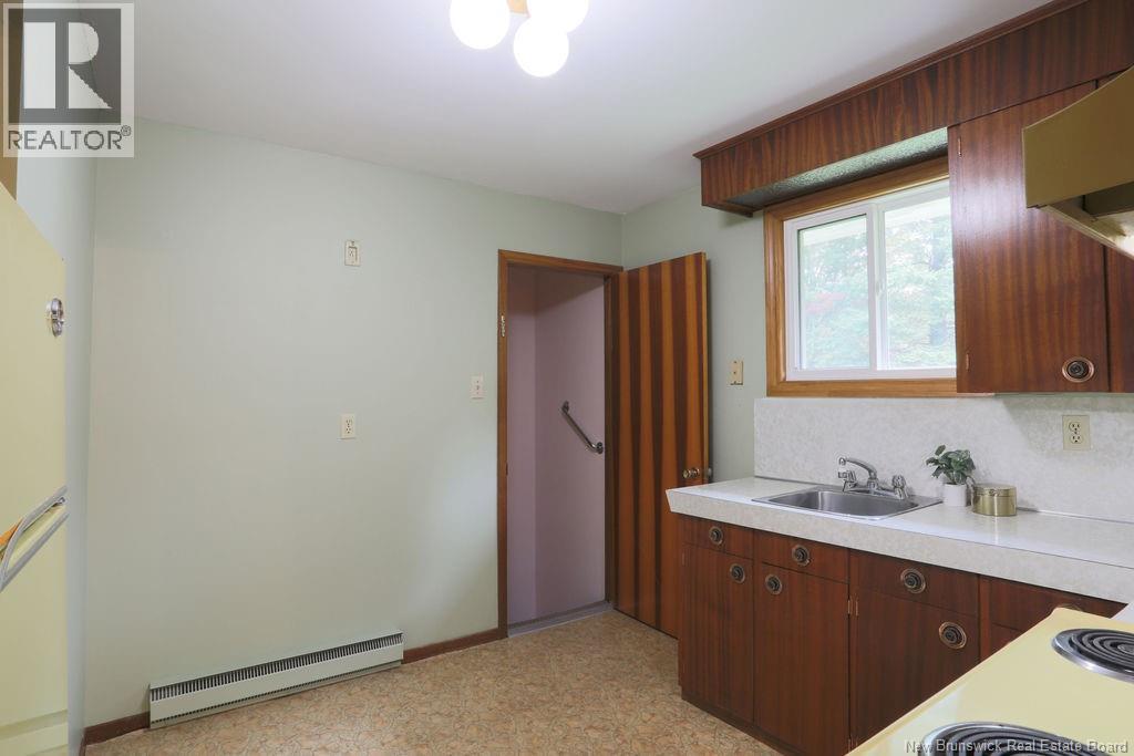 108 Robin Hood Lane - 28