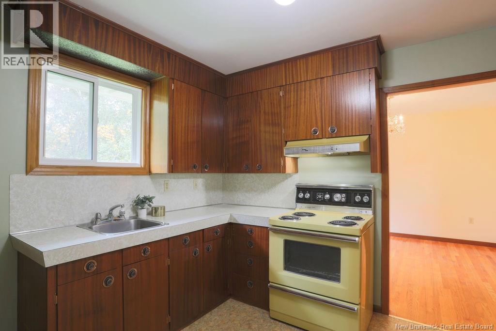 108 Robin Hood Lane - 27
