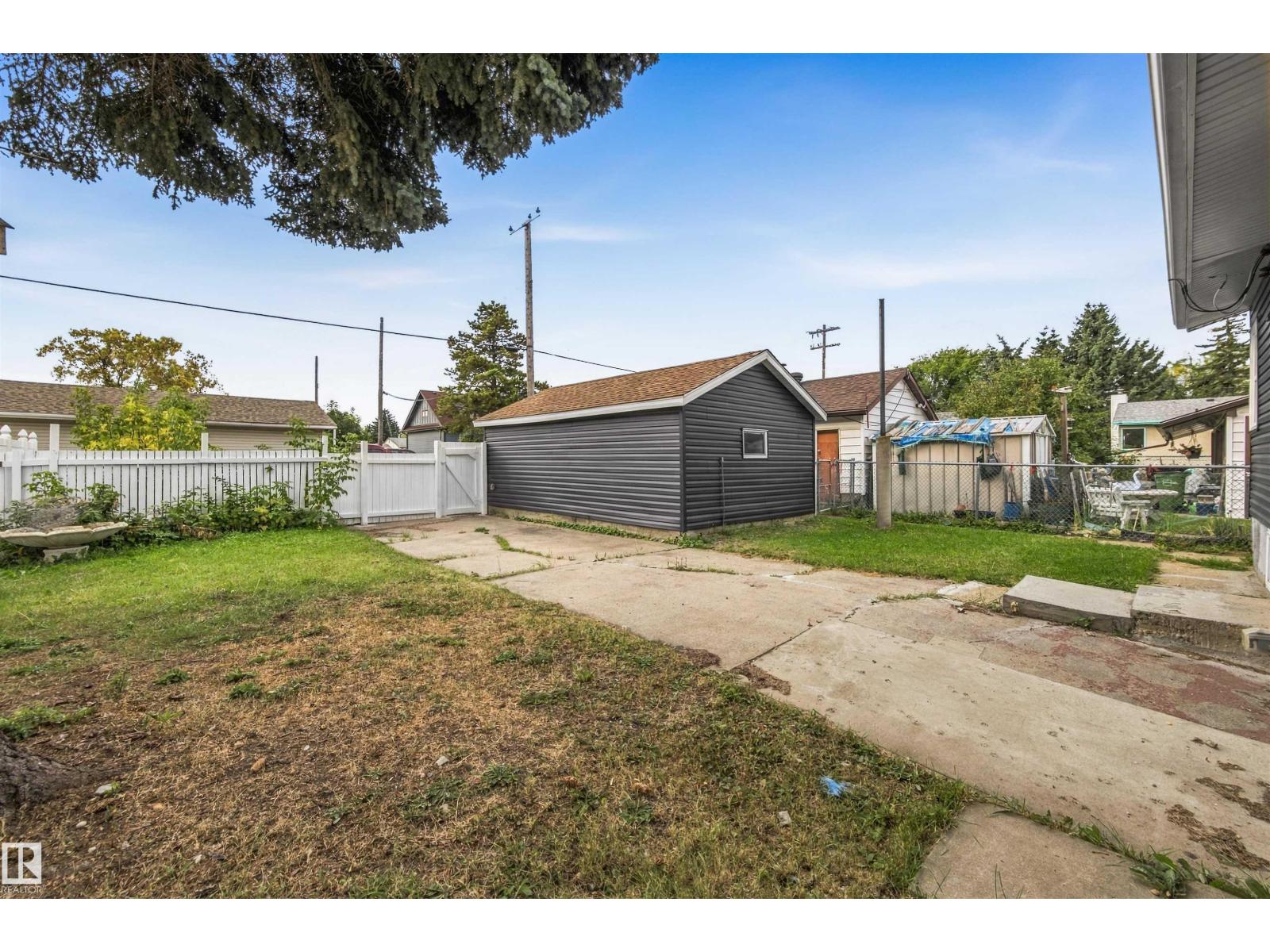 7715 76 AV NW - 31