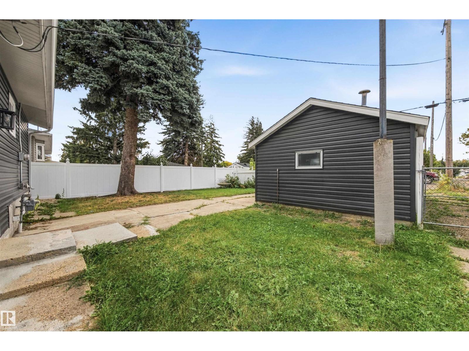 7715 76 AV NW - 32