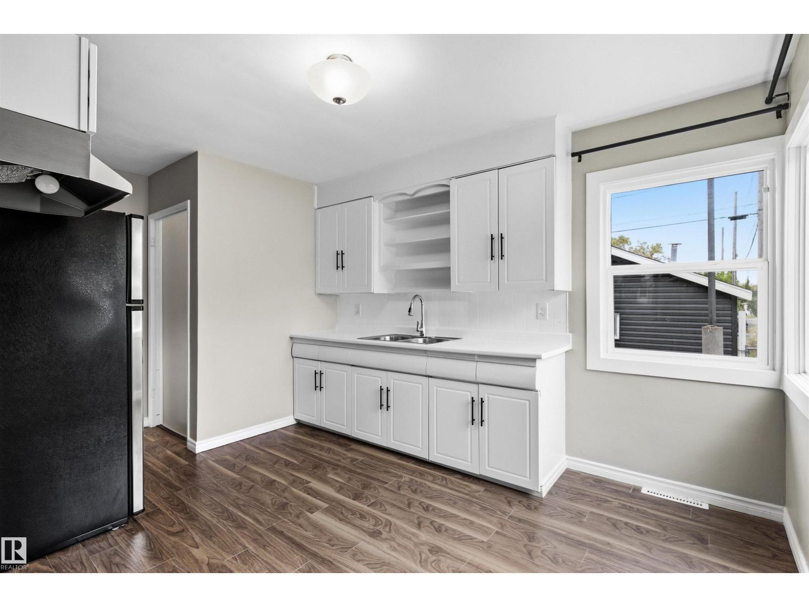7715 76 AV NW - 5