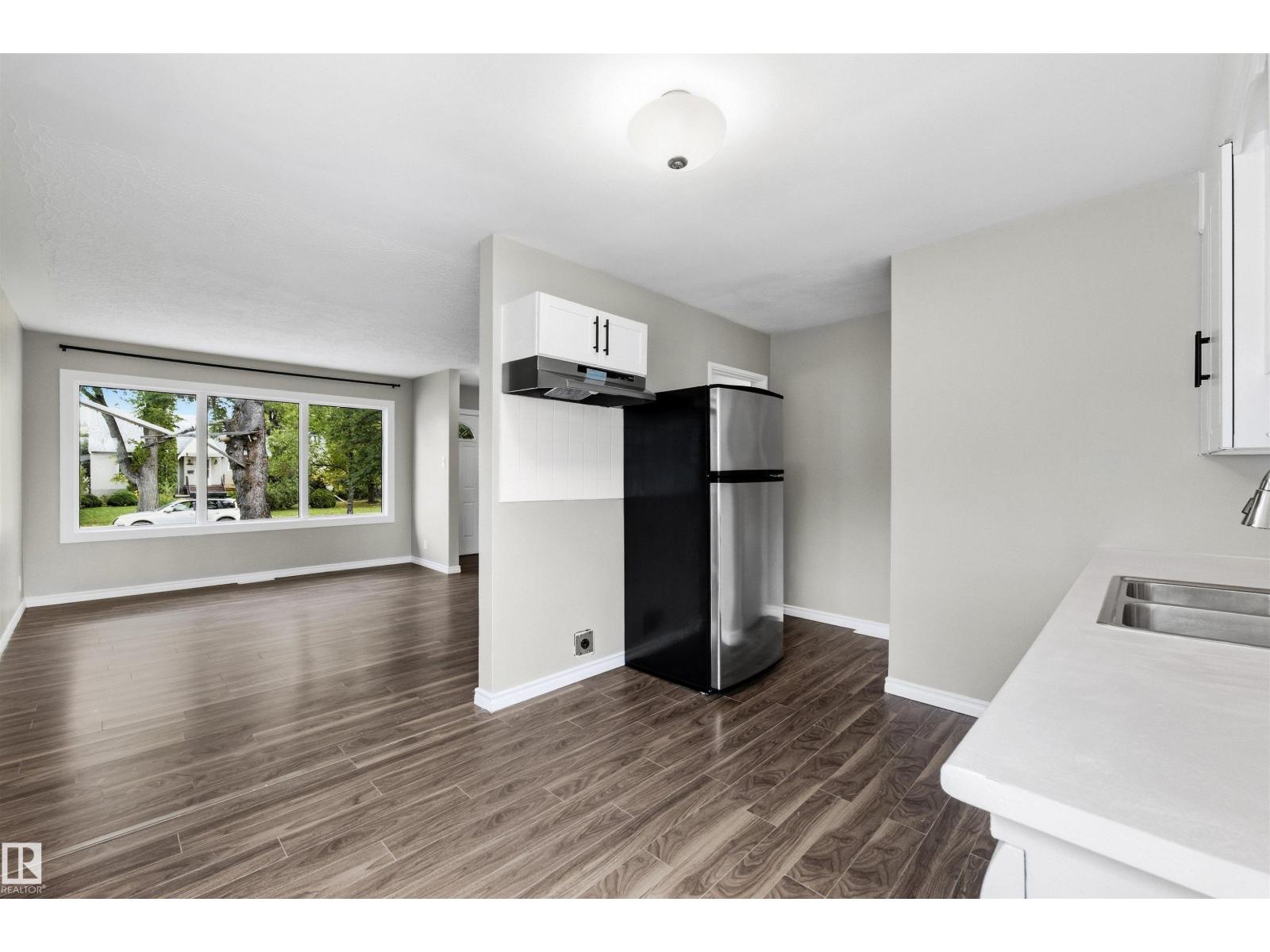 7715 76 AV NW - 6