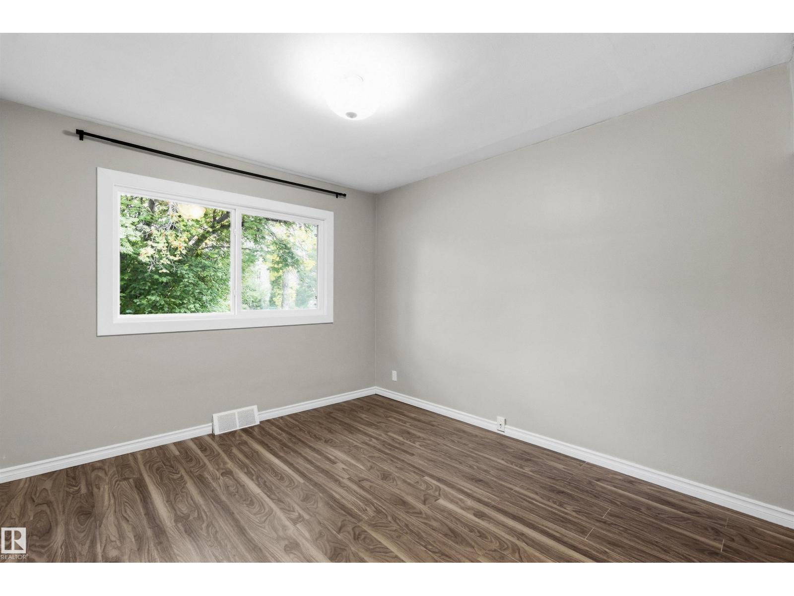 7715 76 AV NW - 9