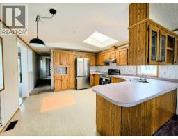 Kitchen - 390 Mission Place, Cranbrook, BC V1C6M9 Photo 6
