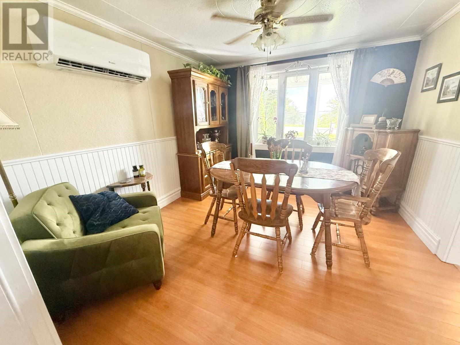 12 Memorial Avenue - 28