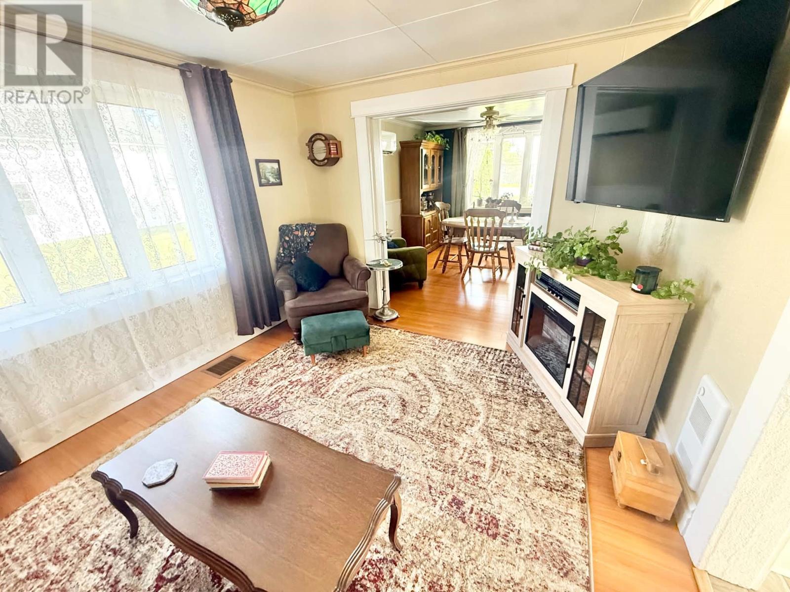 12 Memorial Avenue - 33