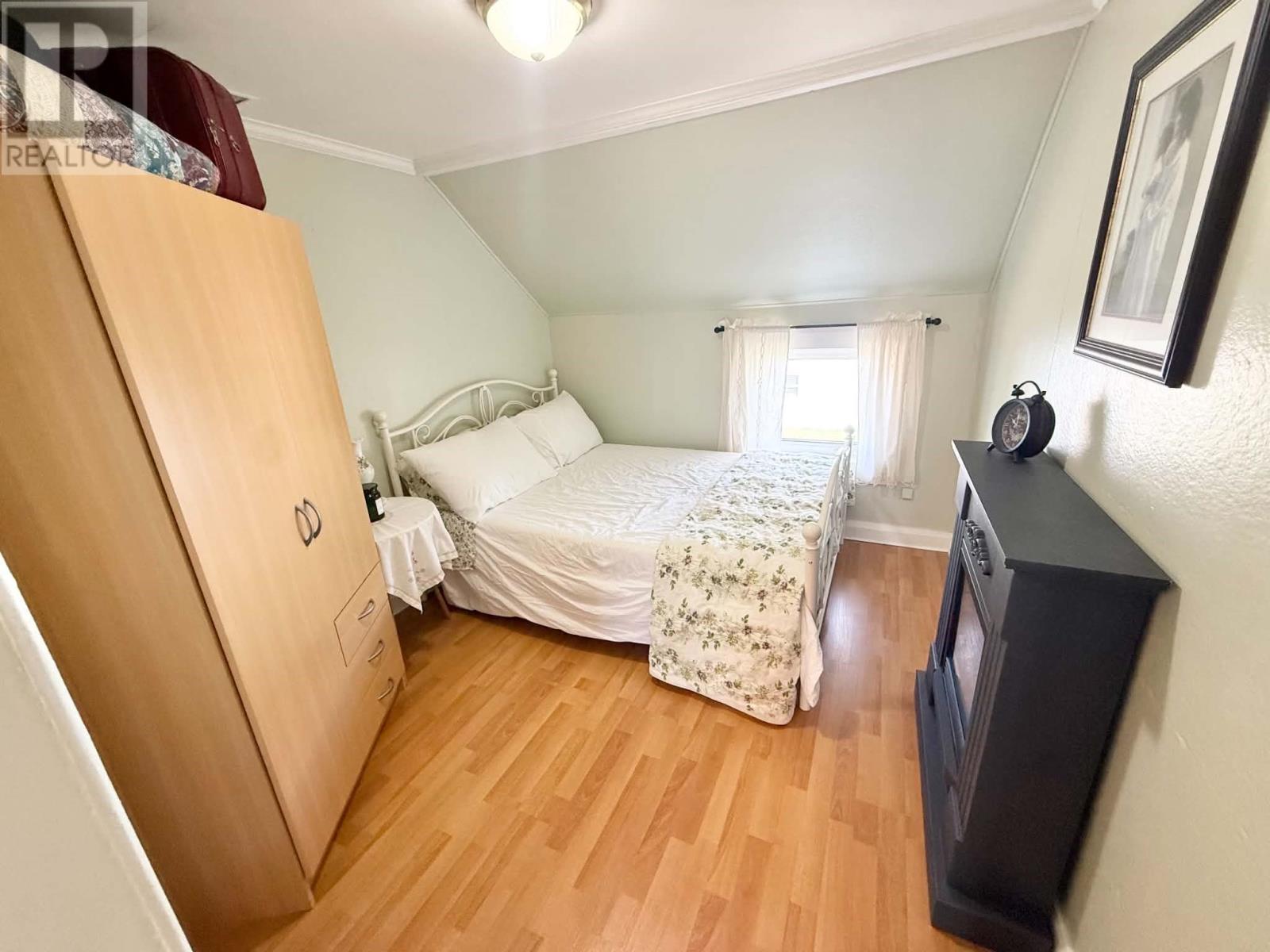 12 Memorial Avenue - 41