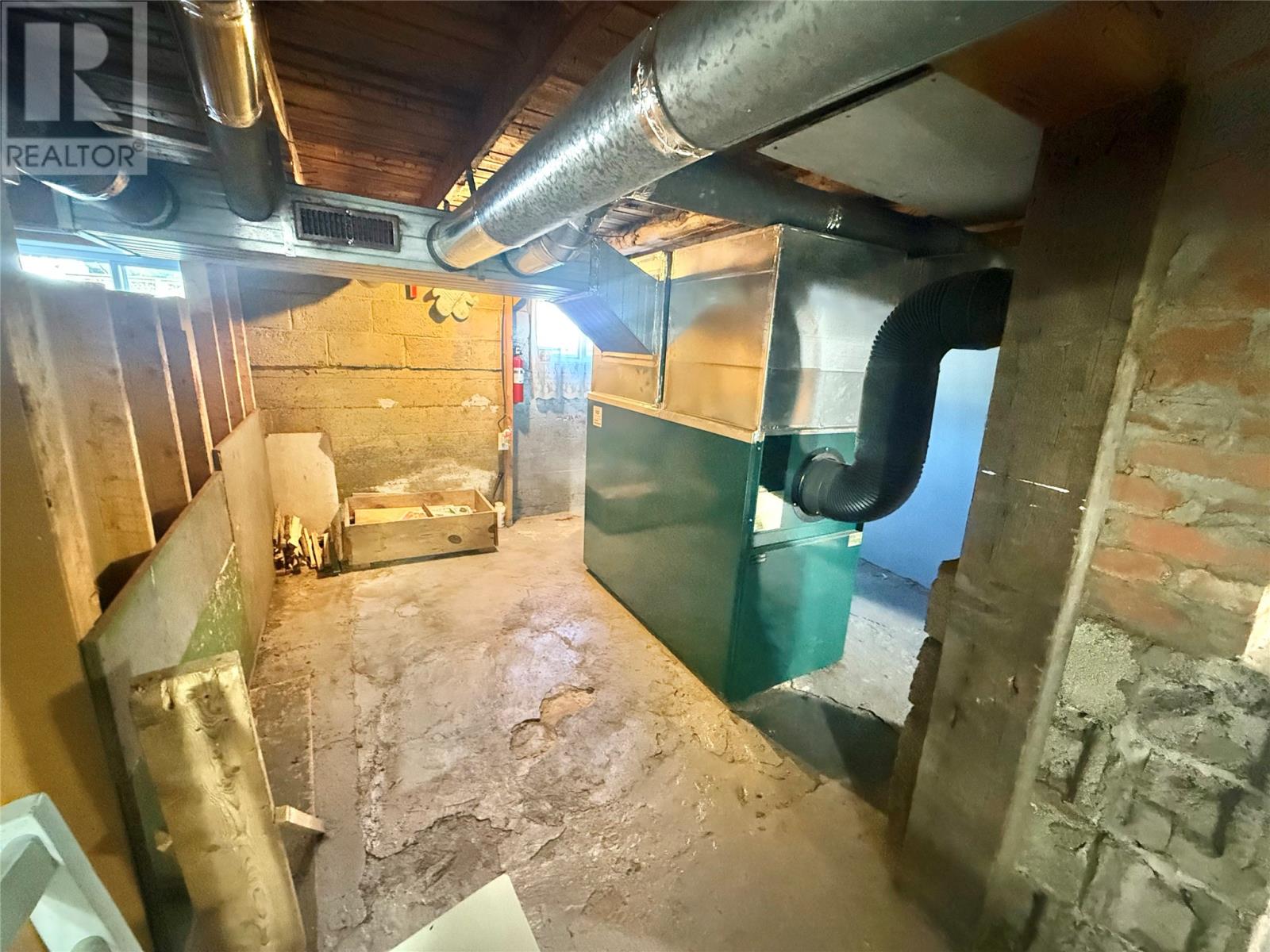 12 Memorial Avenue - 44