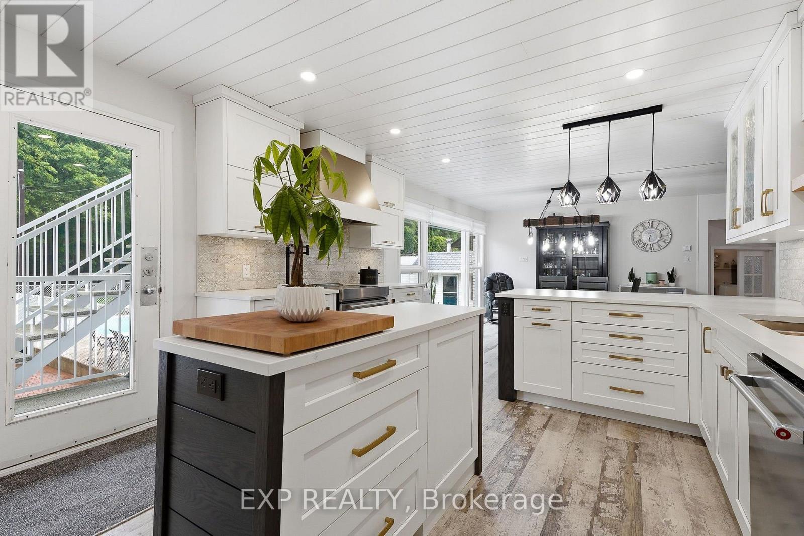 1380 LAURIER STREET - Image 11