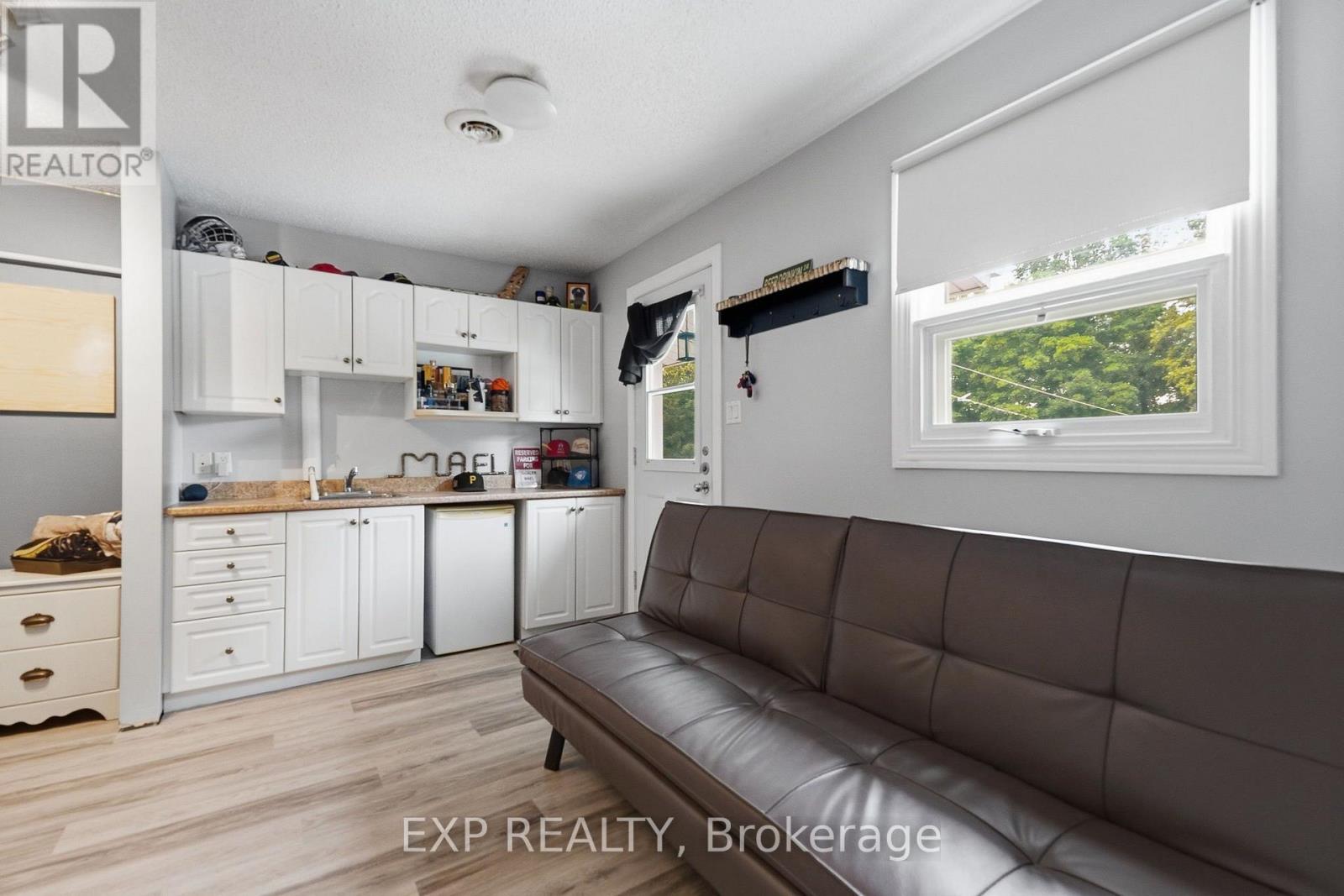 1380 LAURIER STREET - Image 20