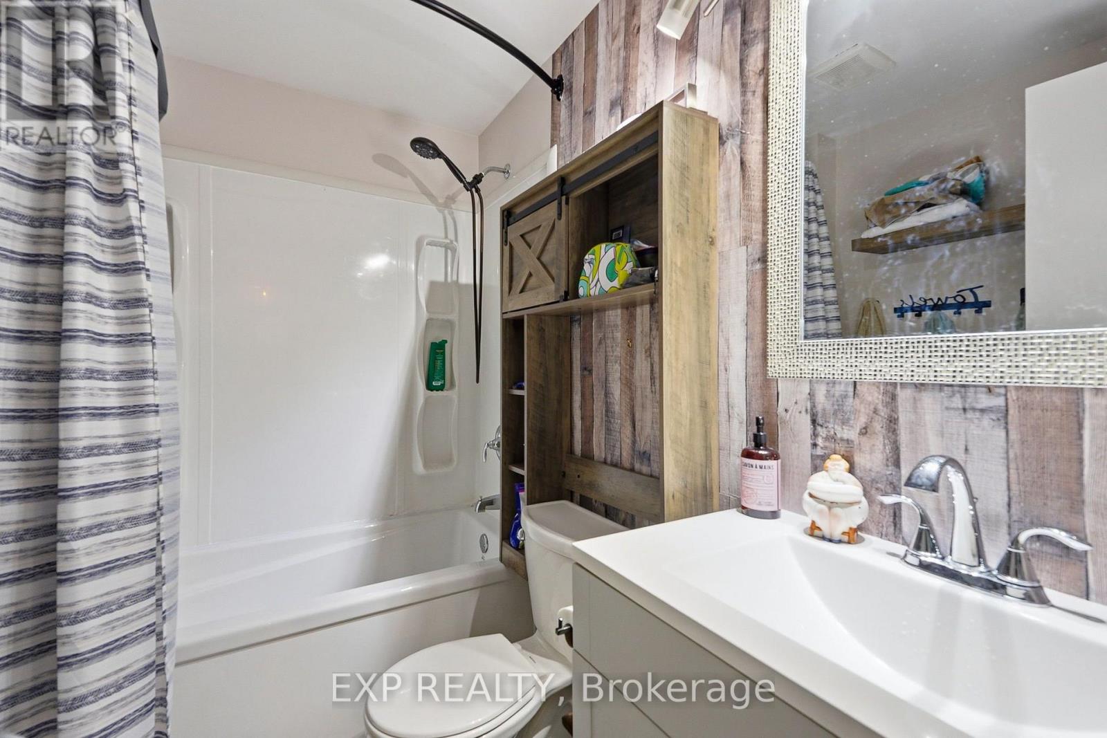 1380 LAURIER STREET - Image 37