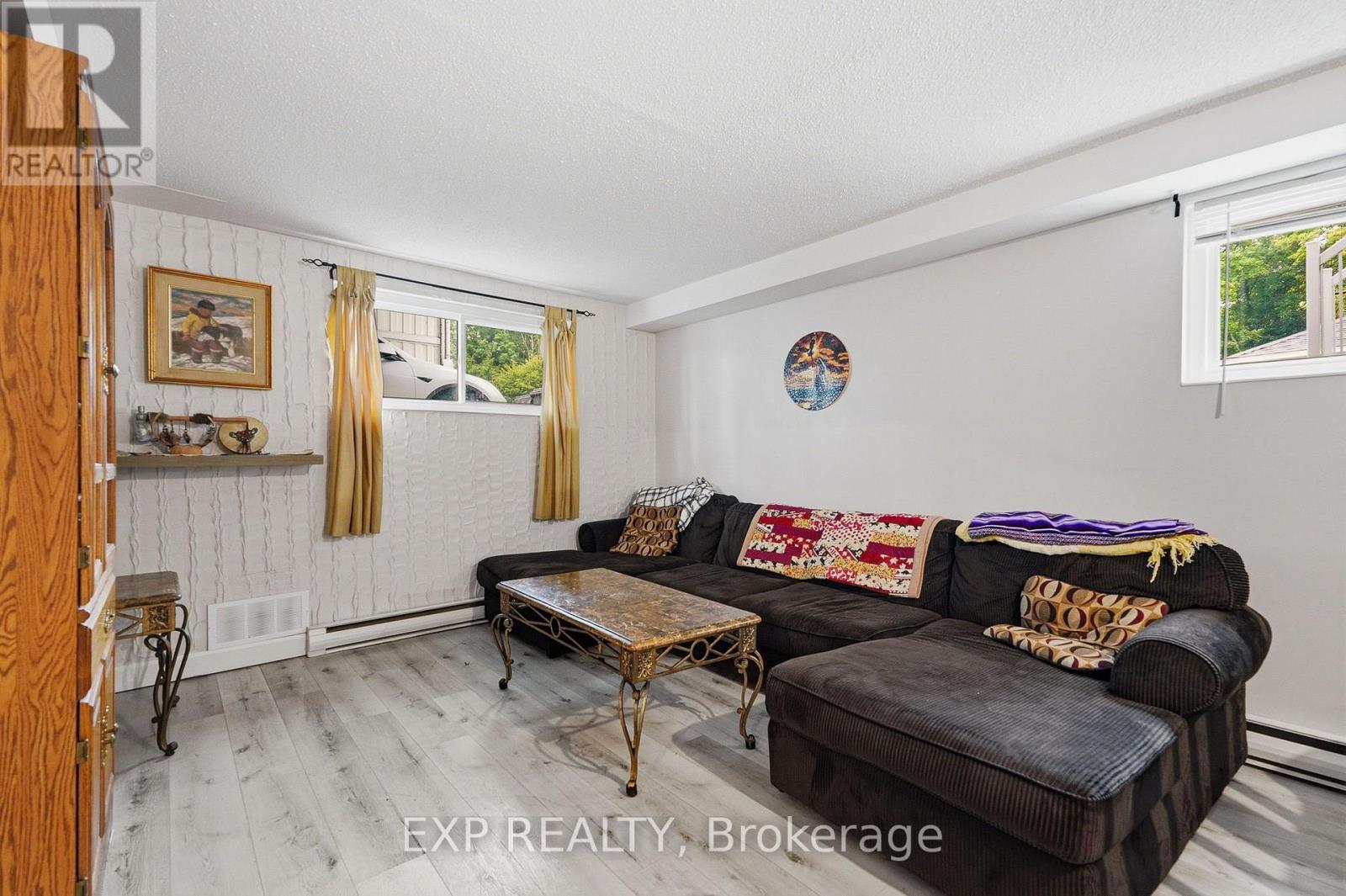 1380 LAURIER STREET - Image 38