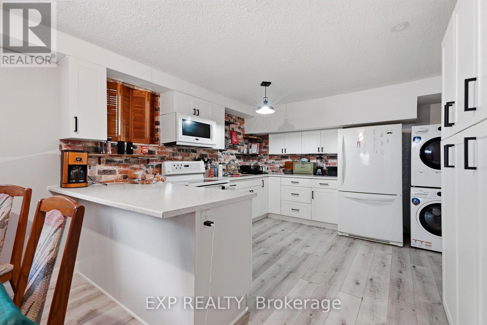 1380 LAURIER STREET - Image 41