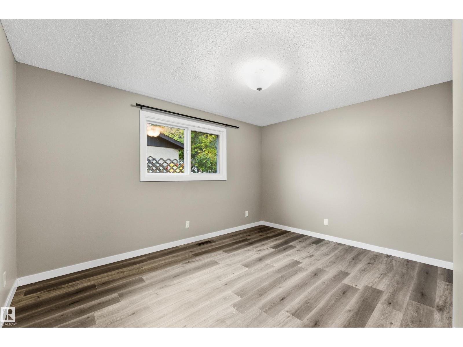 3927 22 AV NW - 13