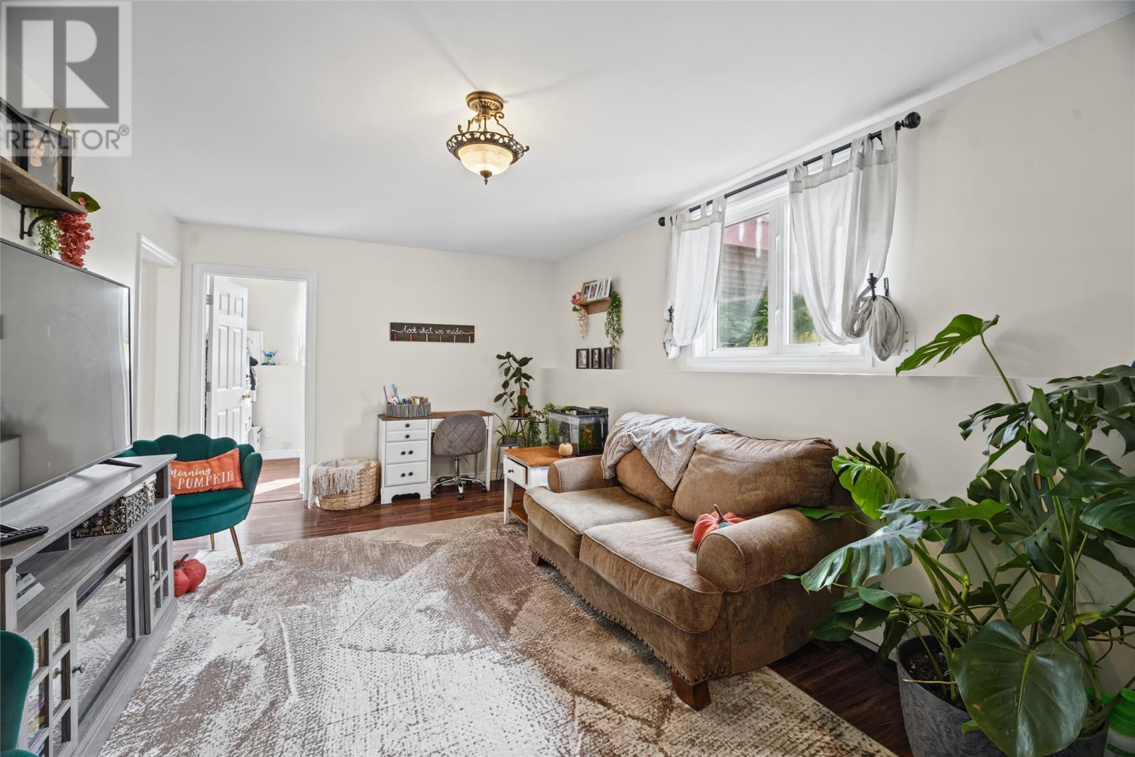 9 Eastbourne Crescent - 22