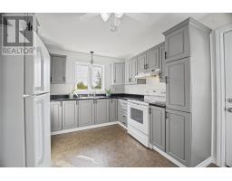 9 Eastbourne Crescent thumbnail 3