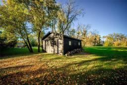 695 Hoddinott Road, East St Paul, MB R2E1B7 Photo 10