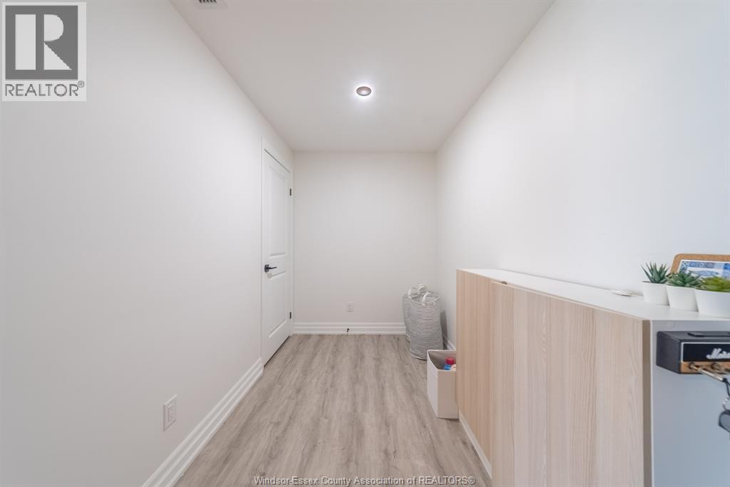 3320 Stella Crescent — photo 10