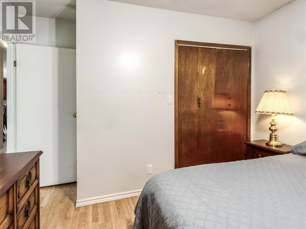 2411 Oak Street - Image 16