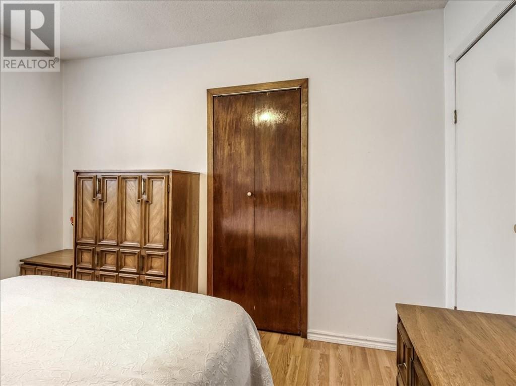 2411 Oak Street - Image 18