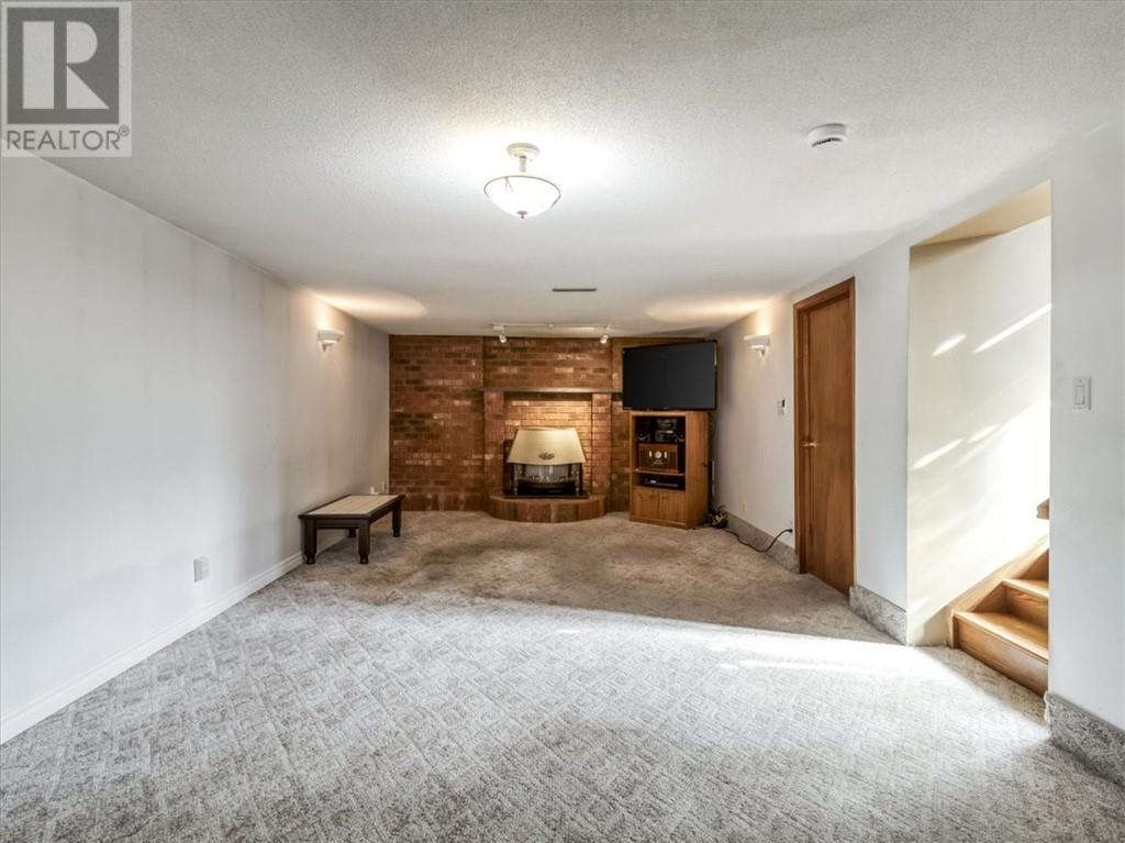 2411 Oak Street - Image 23