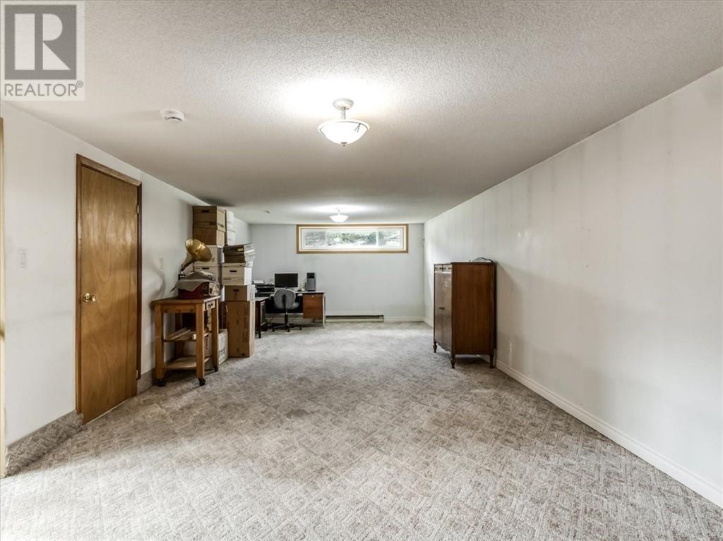 2411 Oak Street - Image 25