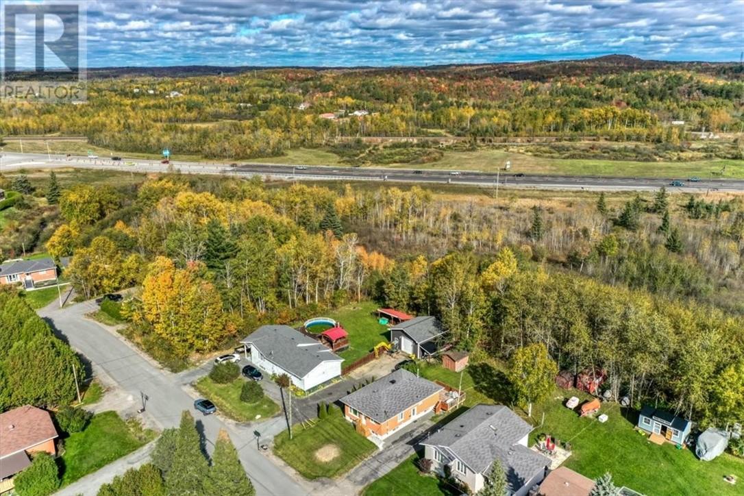 2411 Oak Street - 33